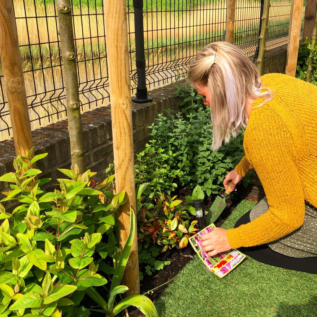 Boekhouder pop genezen Waarom een groene tuin zo belangrijk is – Om de tuin leiden